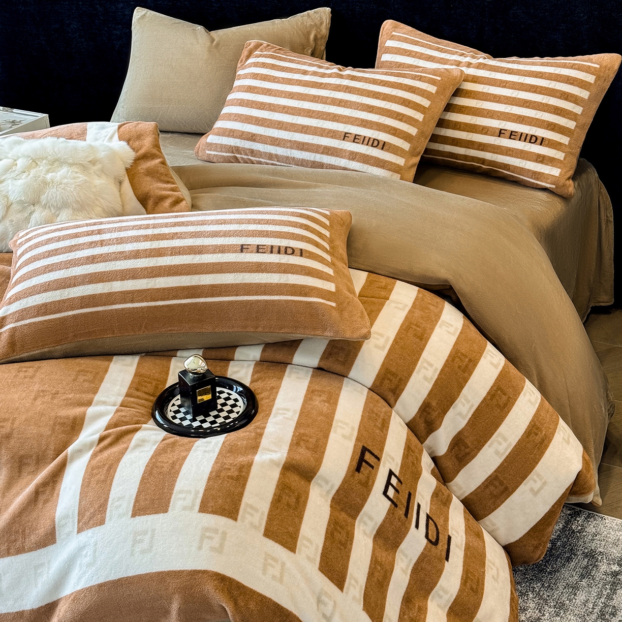 91家纺网 家纺一手货源 找家纺 奥汀洛家纺 2025新款数码印花獭兔绒牛奶绒加厚四件套 威廉