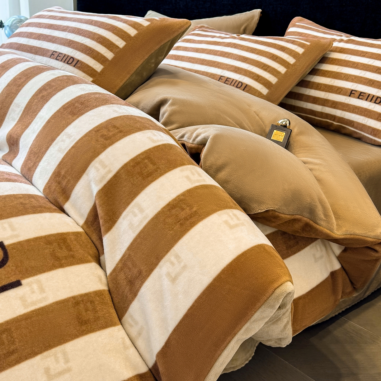 91家纺网 家纺一手货源 找家纺 奥汀洛家纺 2025新款数码印花獭兔绒牛奶绒加厚四件套 威廉