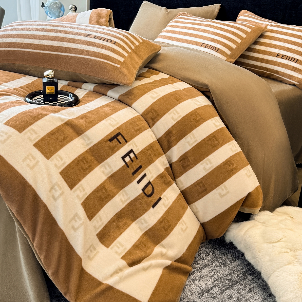 91家纺网 家纺一手货源 找家纺 奥汀洛家纺 2025新款数码印花獭兔绒牛奶绒加厚四件套 威廉