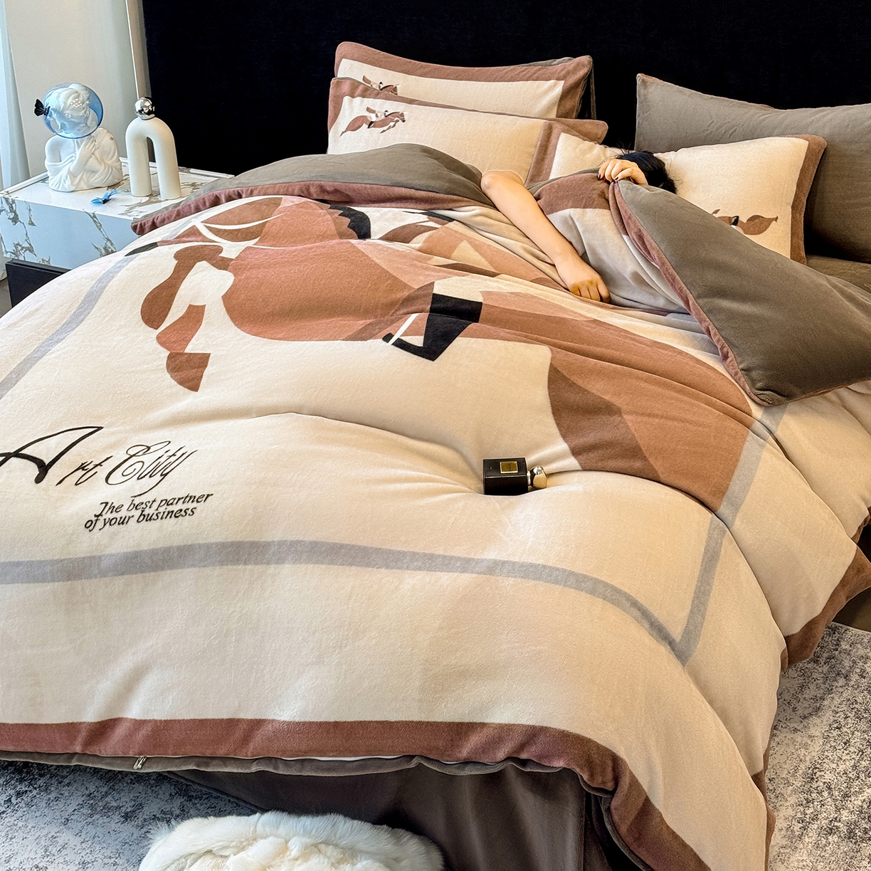 91家纺网 家纺一手货源 找家纺 奥汀洛家纺 2025新款数码印花獭兔绒牛奶绒加厚四件套 罗马