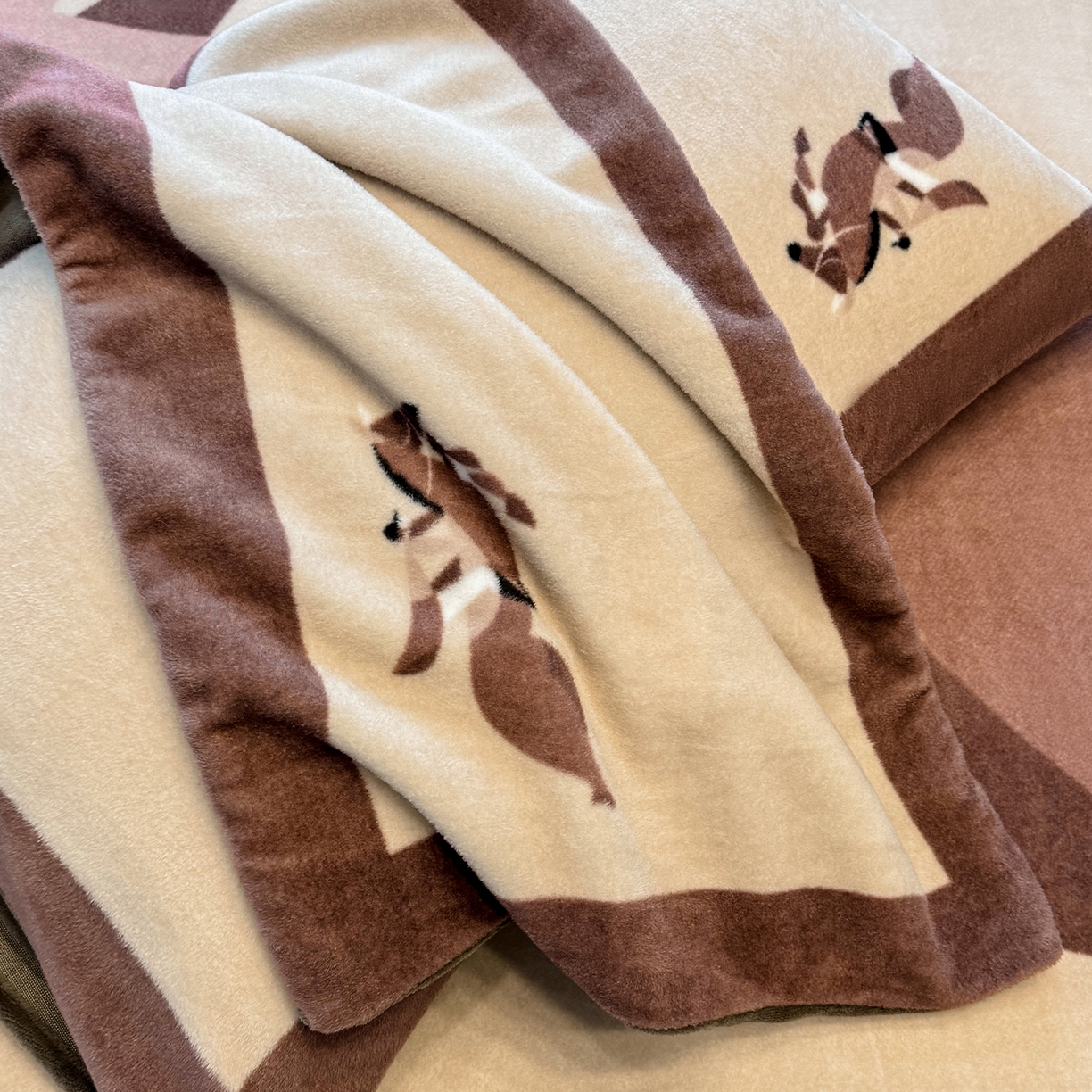 91家纺网 家纺一手货源 找家纺 奥汀洛家纺 2025新款数码印花獭兔绒牛奶绒加厚四件套 罗马