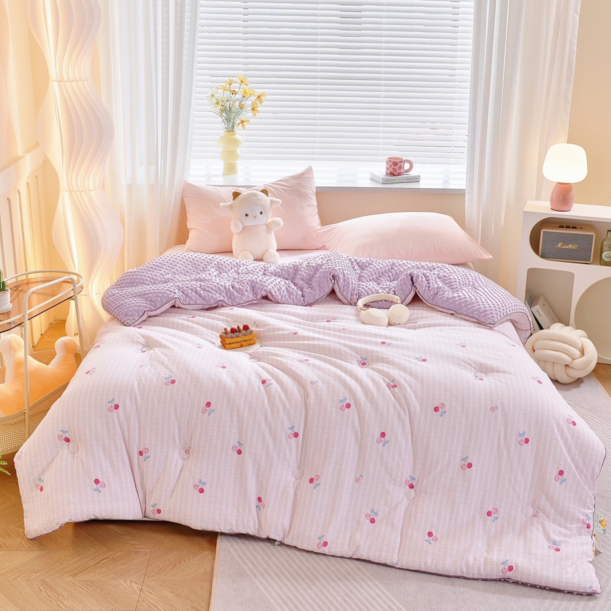 91家纺网 家纺一手货源 找家纺 玖琳家纺 2025新款特价双层纱豆豆被全尺寸 浅樱啵啵