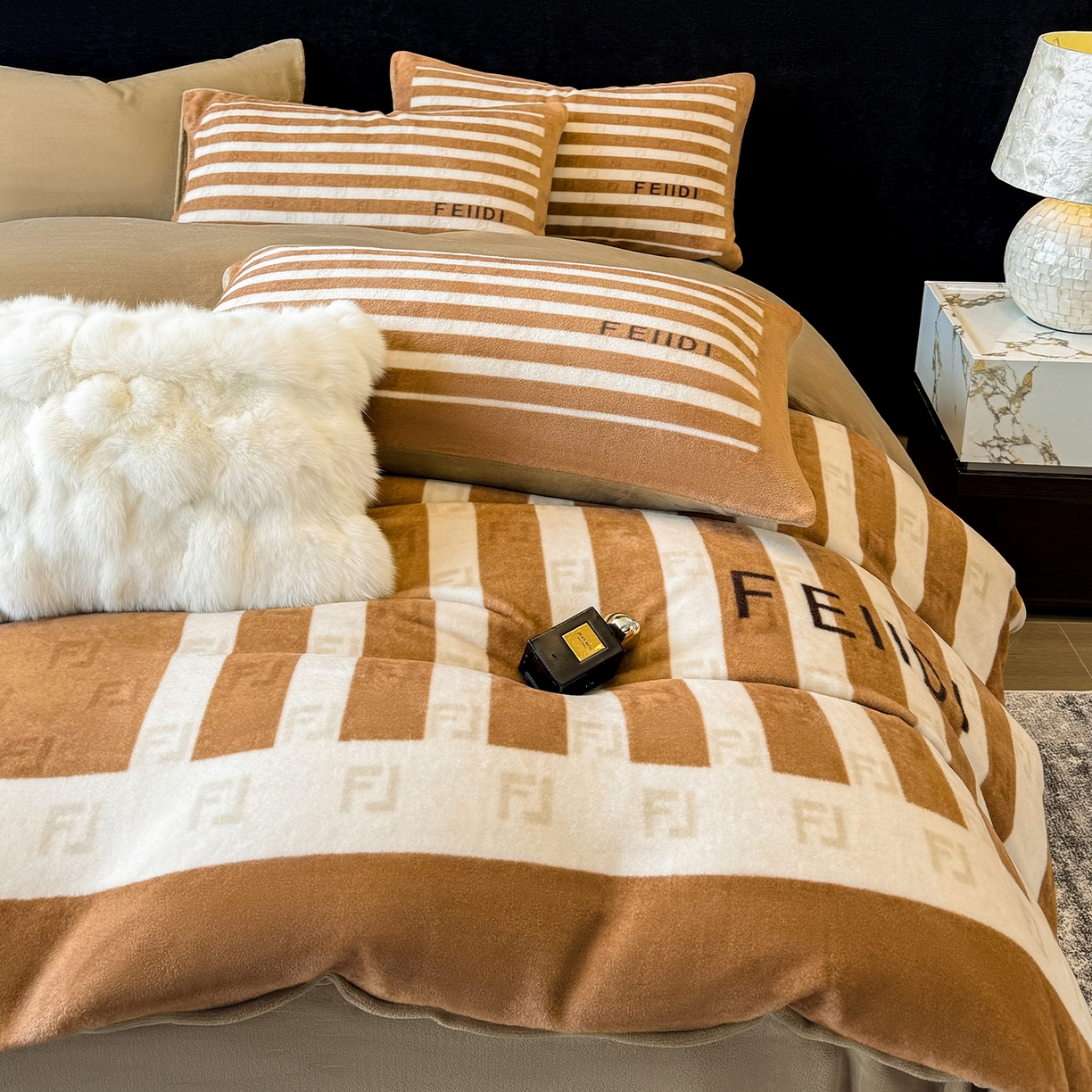 91家纺网 家纺一手货源 找家纺 奥汀洛家纺 2025新款数码印花獭兔绒牛奶绒加厚四件套 威廉