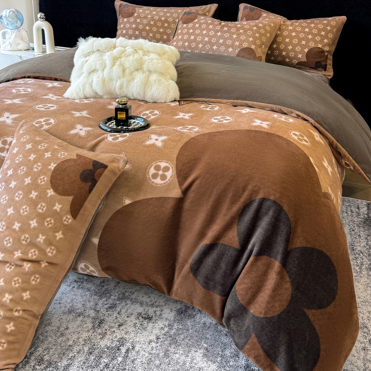 91家纺网 家纺一手货源 找家纺 （总）奥汀洛家纺 2025新款数码印花獭兔绒牛奶绒加厚四件套