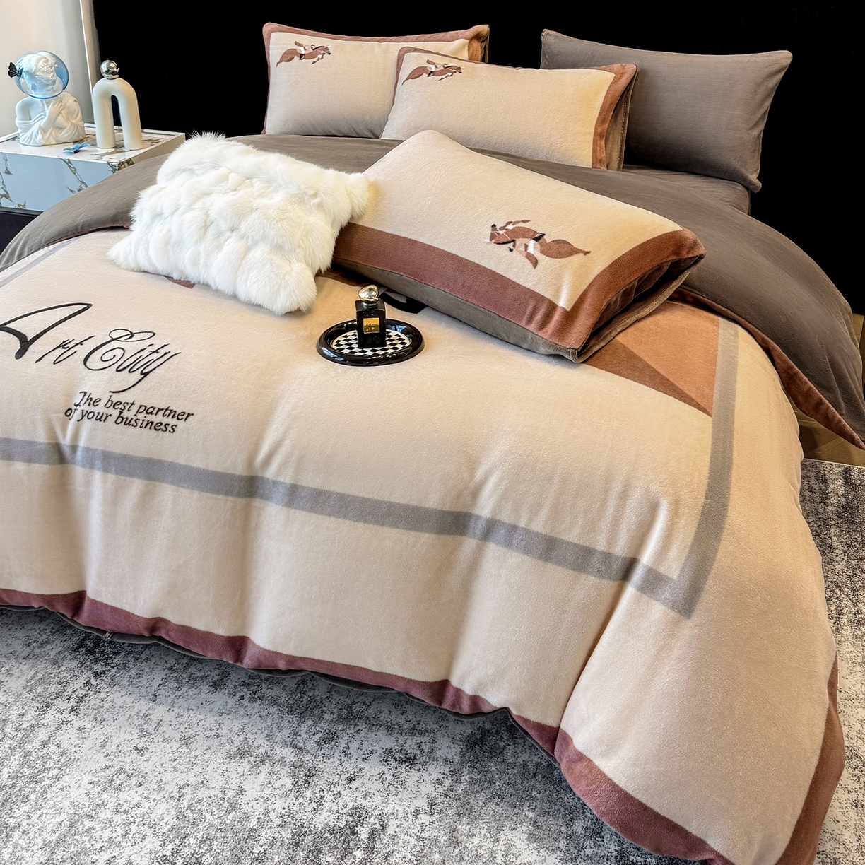 91家纺网 家纺一手货源 找家纺 奥汀洛家纺 2025新款数码印花獭兔绒牛奶绒加厚四件套 罗马