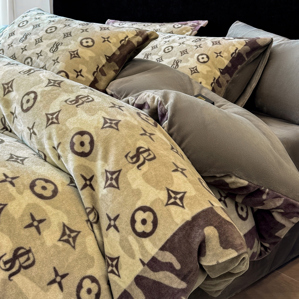 91家纺网 家纺一手货源 找家纺 奥汀洛家纺 2025新款数码印花獭兔绒牛奶绒加厚四件套 星尚