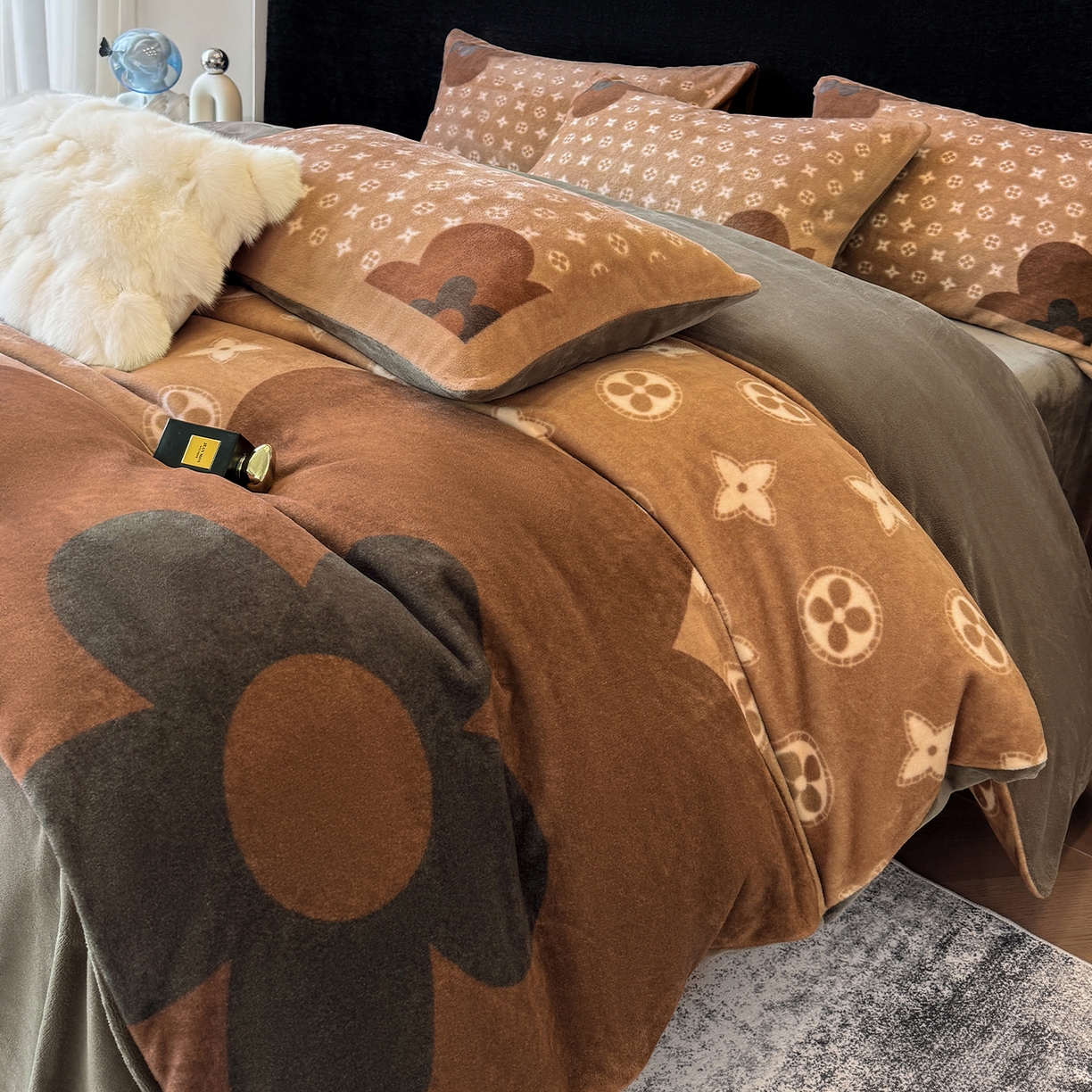 91家纺网 家纺一手货源 找家纺 奥汀洛家纺 2025新款数码印花獭兔绒牛奶绒加厚四件套 蝶恋花