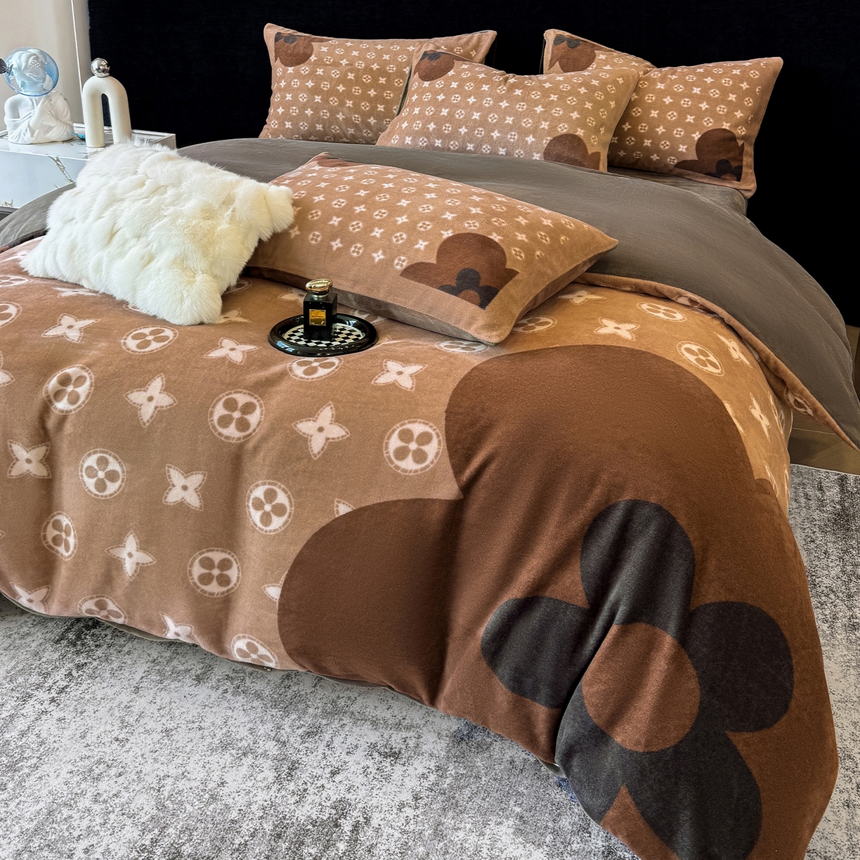 91家纺网 家纺一手货源 找家纺 奥汀洛家纺 2025新款数码印花獭兔绒牛奶绒加厚四件套 蝶恋花