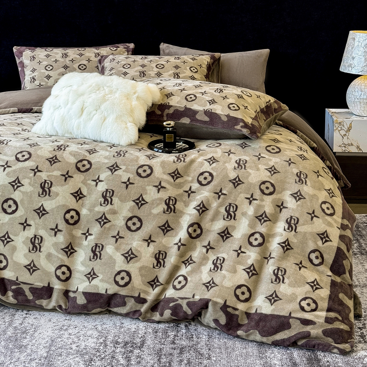 91家纺网 家纺一手货源 找家纺 奥汀洛家纺 2025新款数码印花獭兔绒牛奶绒加厚四件套 星尚