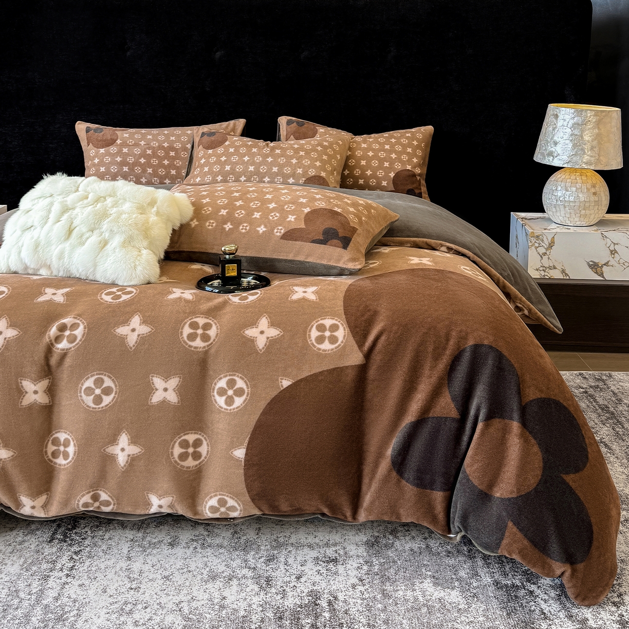 91家纺网 家纺一手货源 找家纺 奥汀洛家纺 2025新款数码印花獭兔绒牛奶绒加厚四件套 蝶恋花