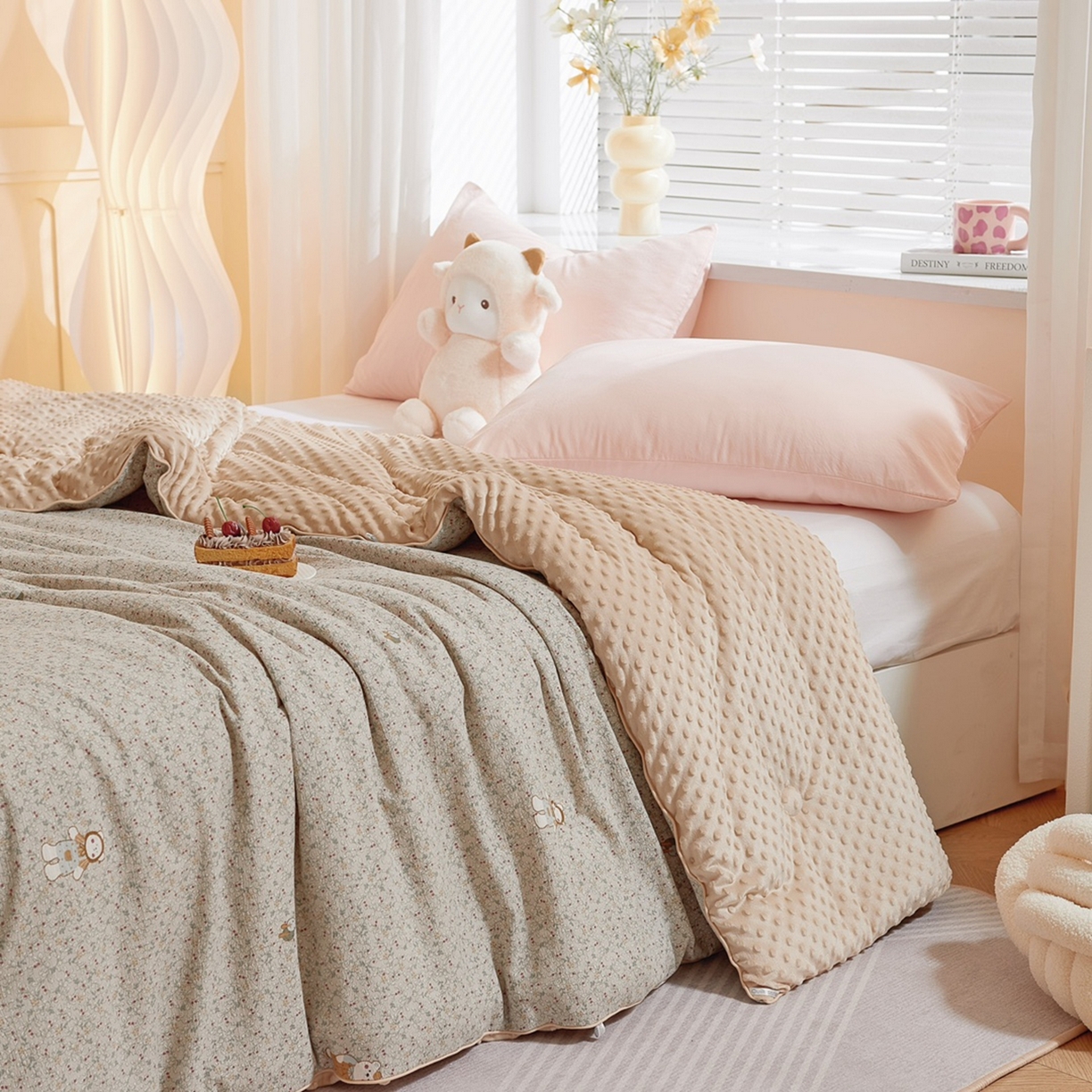 91家纺网 家纺一手货源 找家纺 玖琳家纺 2025新款特价双层纱豆豆被全尺寸 原宿小熊