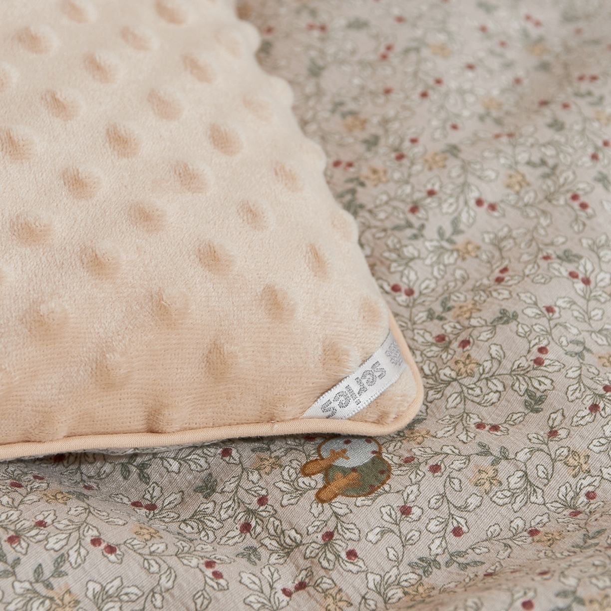 91家纺网 家纺一手货源 找家纺 玖琳家纺 2025新款特价双层纱豆豆被全尺寸 原宿小熊