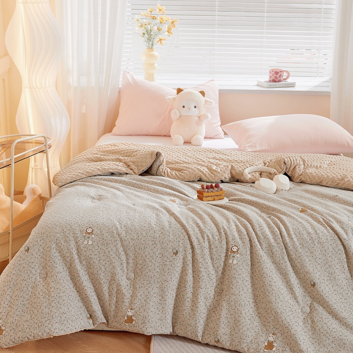 91家纺网 家纺一手货源 找家纺 玖琳家纺 2025新款特价双层纱豆豆被全尺寸 原宿小熊