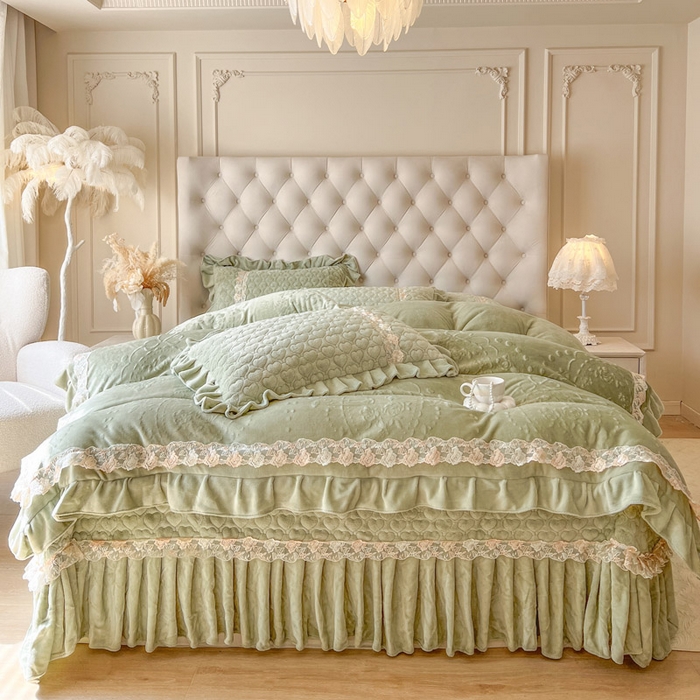 91家纺网 家纺一手货源 找家纺 （总）瑞宝 2025新款雕花牛奶绒花边夹棉床盖四件套-云梦