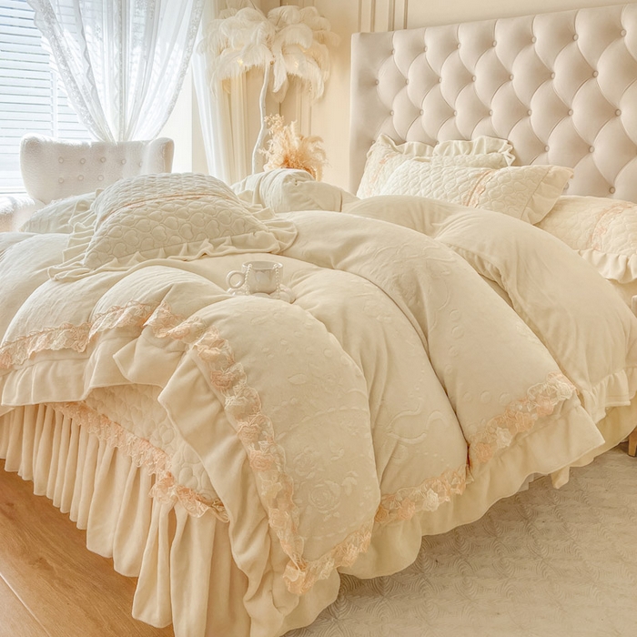 91家纺网 家纺一手货源 找家纺 （总）瑞宝 2025新款雕花牛奶绒花边夹棉床盖四件套-云梦