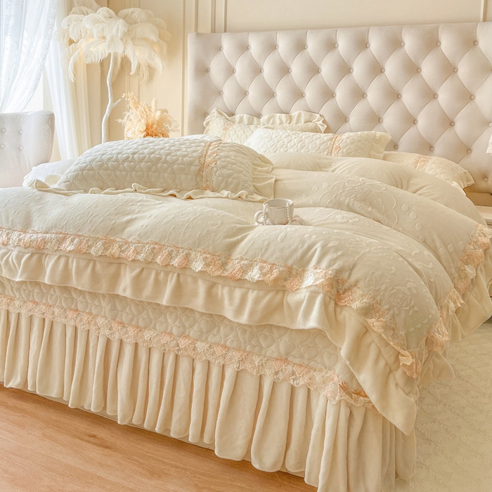 91家纺网 家纺一手货源 找家纺 （总）瑞宝 2025新款雕花牛奶绒花边夹棉床盖四件套-云梦