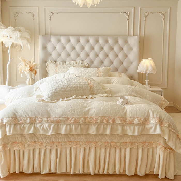 91家纺网 家纺一手货源 找家纺 （总）瑞宝 2025新款雕花牛奶绒花边夹棉床盖四件套-云梦