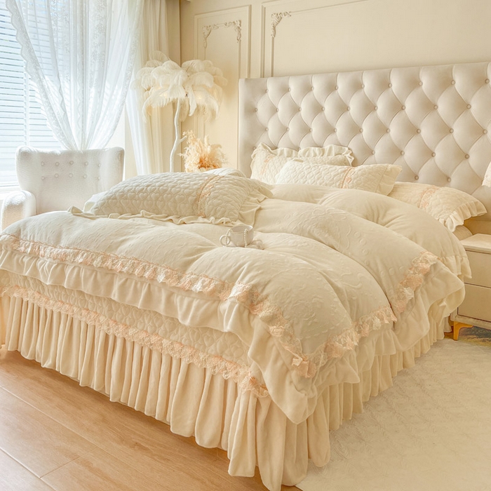 91家纺网 家纺一手货源 找家纺 （总）瑞宝 2025新款雕花牛奶绒花边夹棉床盖四件套-云梦