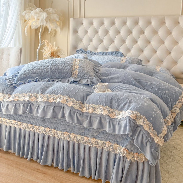 91家纺网 家纺一手货源 找家纺 瑞宝 2025新款雕花牛奶绒花边夹棉床盖四件套-云梦 云梦-靛蓝