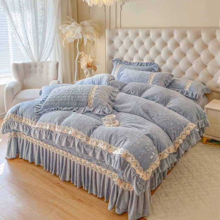 91家纺网 家纺一手货源 找家纺 瑞宝 2025新款雕花牛奶绒花边夹棉床盖四件套-云梦 云梦-靛蓝