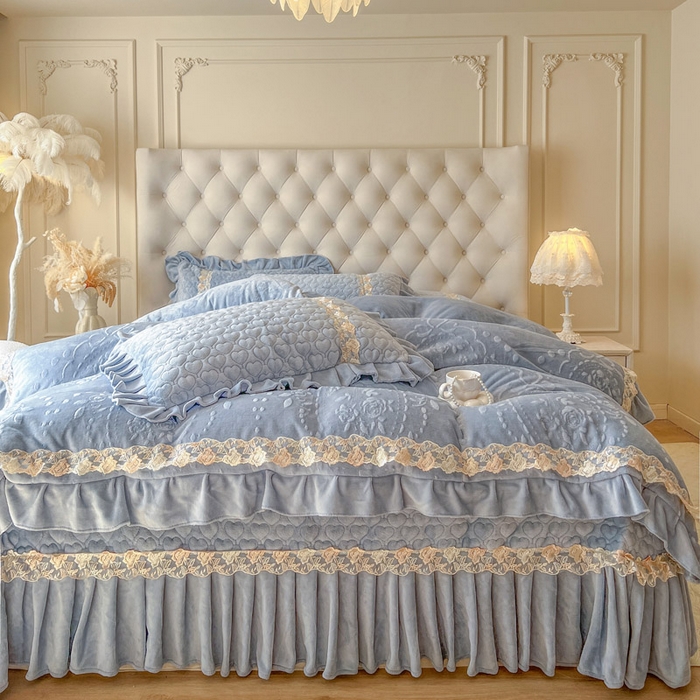 91家纺网 家纺一手货源 找家纺 瑞宝 2025新款雕花牛奶绒花边夹棉床盖四件套-云梦 云梦-靛蓝