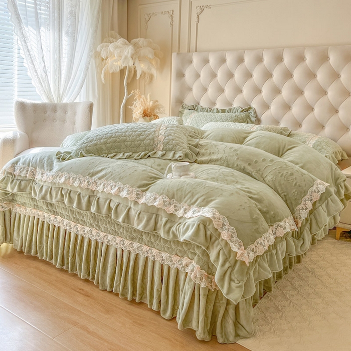 91家纺网 家纺一手货源 找家纺 瑞宝 2025新款雕花牛奶绒花边夹棉床盖四件套-云梦 云梦-清新绿