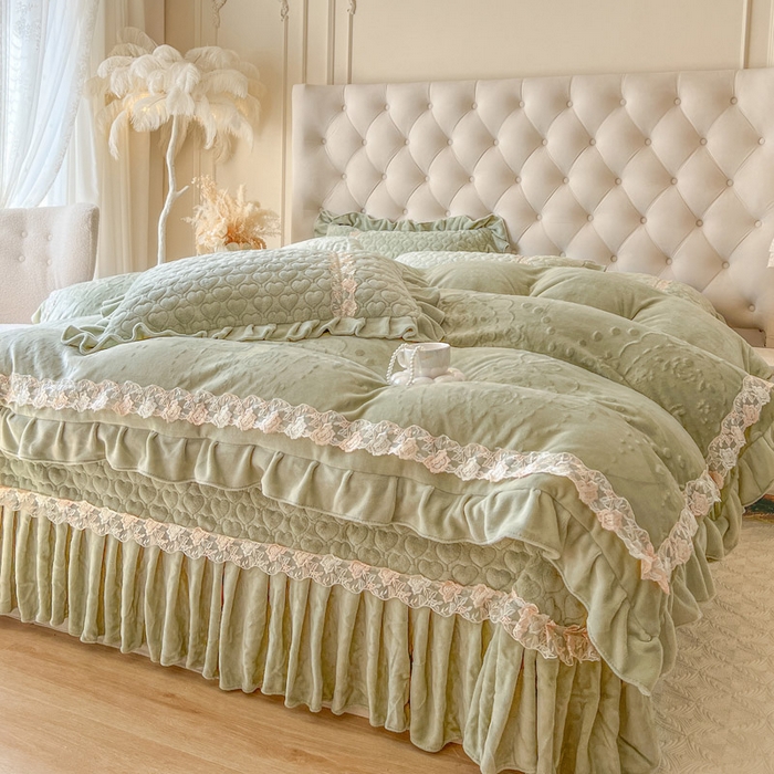 91家纺网 家纺一手货源 找家纺 瑞宝 2025新款雕花牛奶绒花边夹棉床盖四件套-云梦 云梦-清新绿