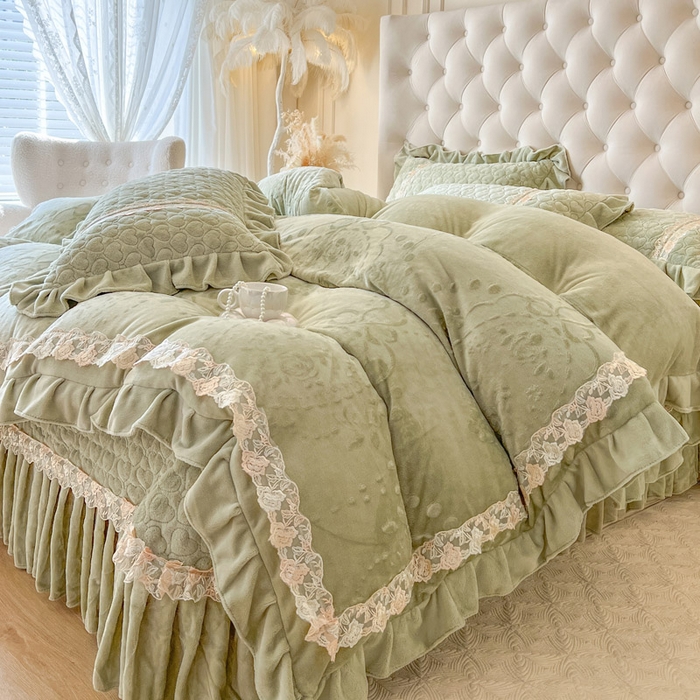 91家纺网 家纺一手货源 找家纺 瑞宝 2025新款雕花牛奶绒花边夹棉床盖四件套-云梦 云梦-清新绿