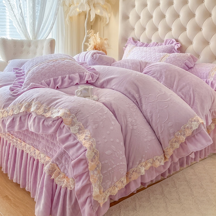 91家纺网 家纺一手货源 找家纺 瑞宝 2025新款雕花牛奶绒花边夹棉床盖四件套-云梦 云梦-雾紫