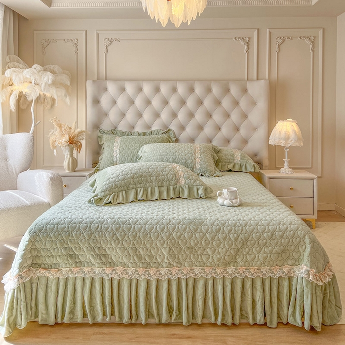 91家纺网 家纺一手货源 找家纺 瑞宝 2025新款雕花牛奶绒花边夹棉床盖四件套-云梦 云梦-清新绿