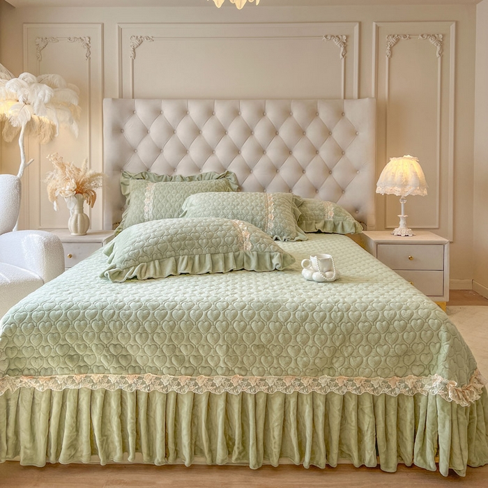 91家纺网 家纺一手货源 找家纺 瑞宝 2025新款雕花牛奶绒花边夹棉床盖四件套-云梦 云梦-清新绿