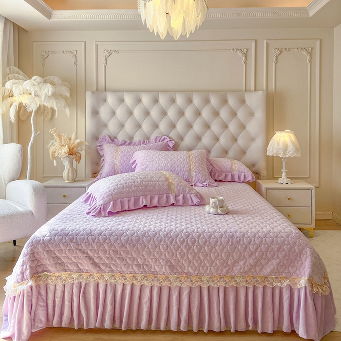 91家纺网 家纺一手货源 找家纺 瑞宝 2025新款雕花牛奶绒花边夹棉床盖四件套-云梦 云梦-雾紫