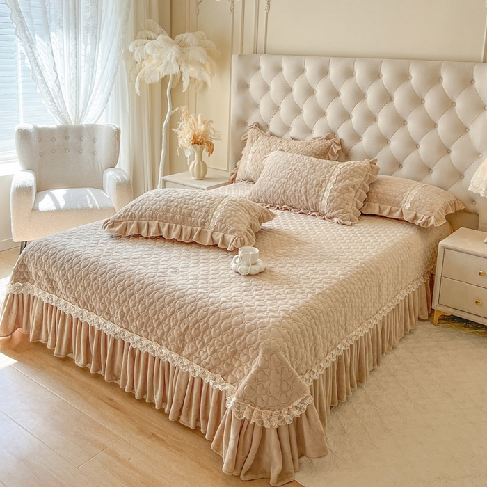 91家纺网 家纺一手货源 找家纺 瑞宝 2025新款雕花牛奶绒花边夹棉床盖四件套-云梦 云梦-浅咖