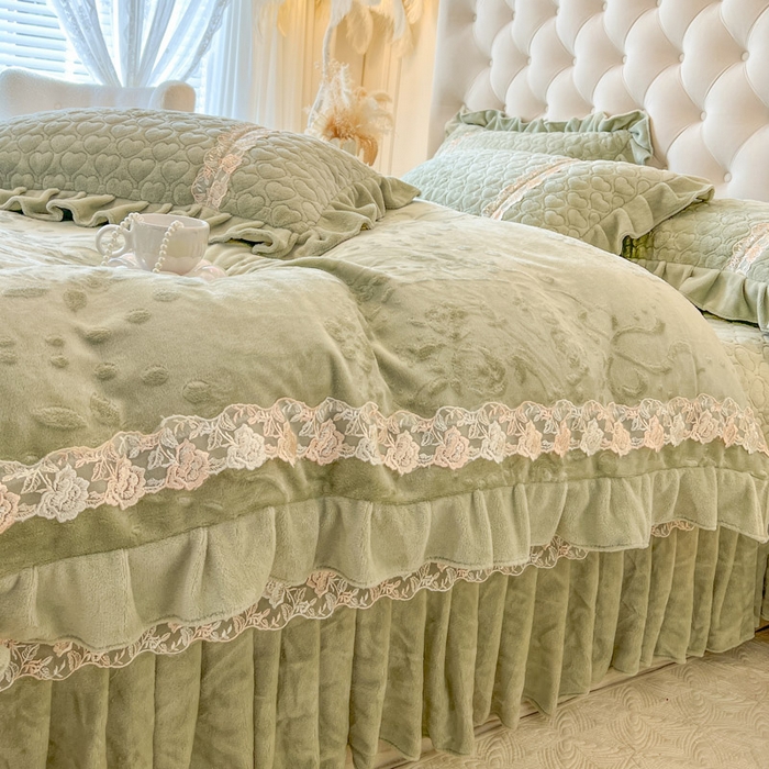 91家纺网 家纺一手货源 找家纺 瑞宝 2025新款雕花牛奶绒花边夹棉床盖四件套-云梦 云梦-清新绿