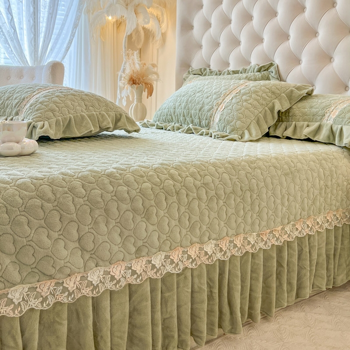 91家纺网 家纺一手货源 找家纺 瑞宝 2025新款雕花牛奶绒花边夹棉床盖四件套-云梦 云梦-清新绿