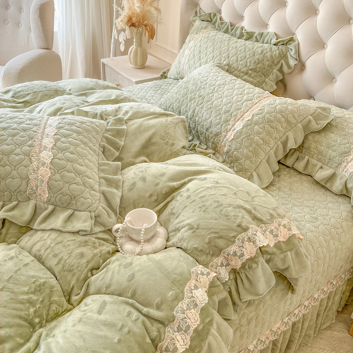 91家纺网 家纺一手货源 找家纺 瑞宝 2025新款雕花牛奶绒花边夹棉床盖四件套-云梦 云梦-清新绿