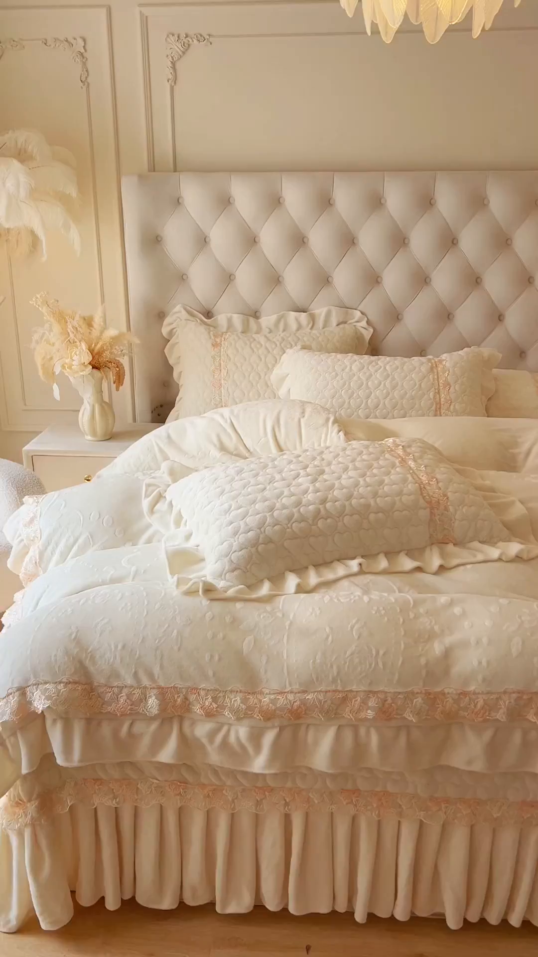 91家纺网 家纺一手货源 找家纺 瑞宝 2025新款雕花牛奶绒花边夹棉床盖四件套-云梦 云梦-米白