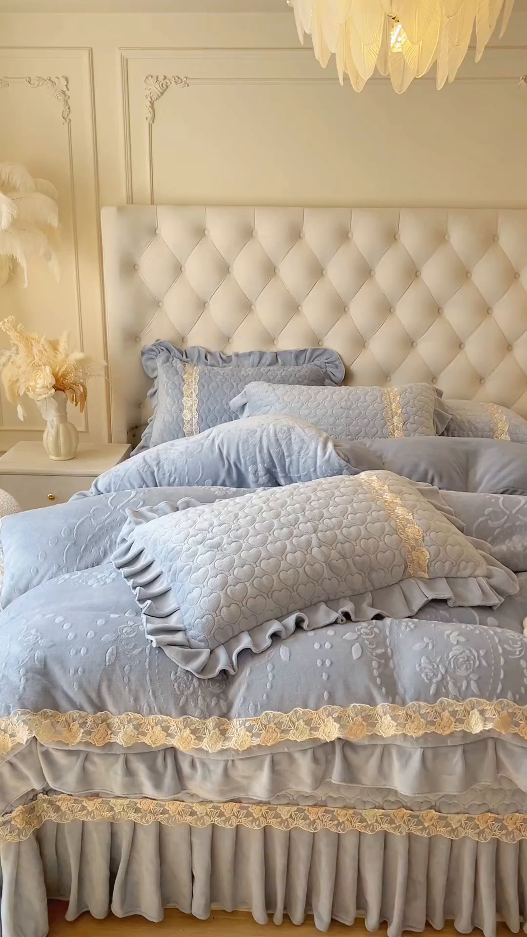 91家纺网 家纺一手货源 找家纺 瑞宝 2025新款雕花牛奶绒花边夹棉床盖四件套-云梦 云梦-靛蓝