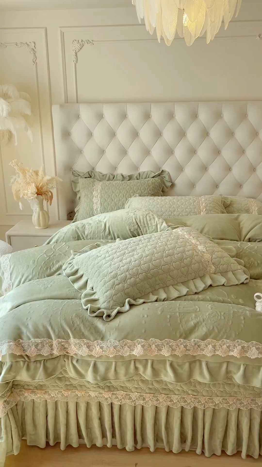 91家纺网 家纺一手货源 找家纺 瑞宝 2025新款雕花牛奶绒花边夹棉床盖四件套-云梦 云梦-清新绿