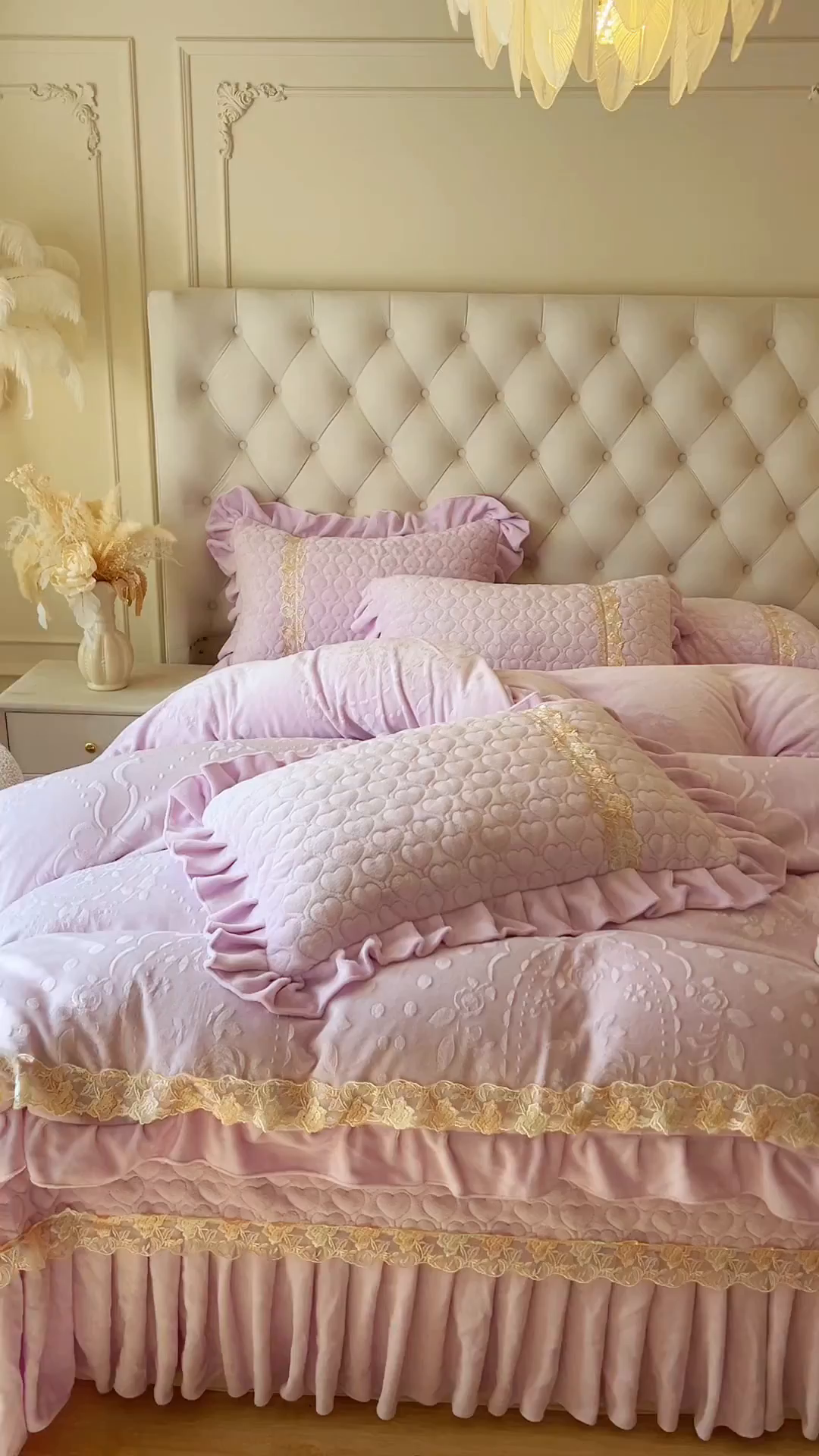 91家纺网 家纺一手货源 找家纺 瑞宝 2025新款雕花牛奶绒花边夹棉床盖四件套-云梦 云梦-雾紫