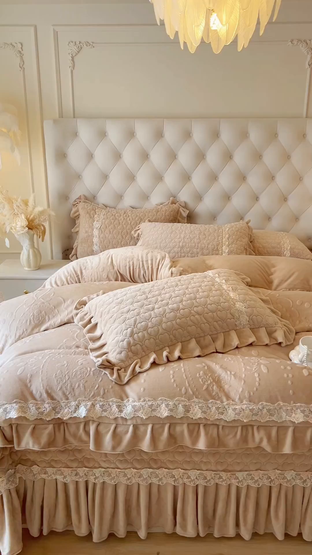 91家纺网 家纺一手货源 找家纺 瑞宝 2025新款雕花牛奶绒花边夹棉床盖四件套-云梦 云梦-浅咖