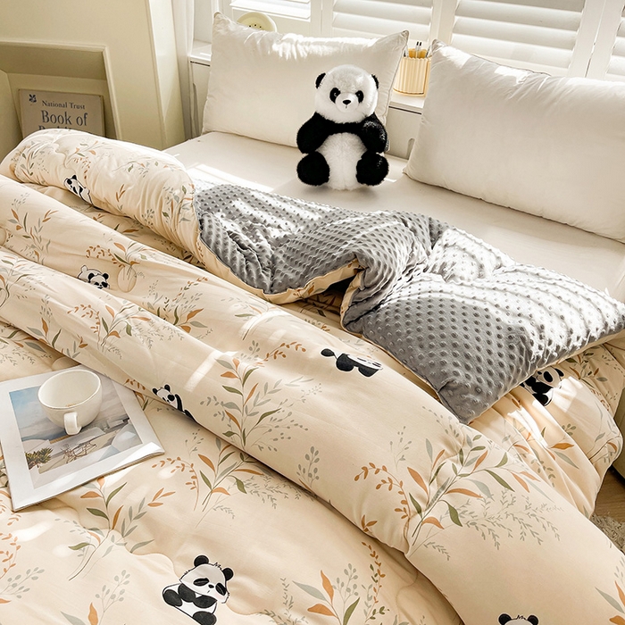91家纺网 家纺一手货源 找家纺 鑫缘家纺 2025新款亲肤舒适豆豆绒双面大豆被被子被芯 熊猫盼盼