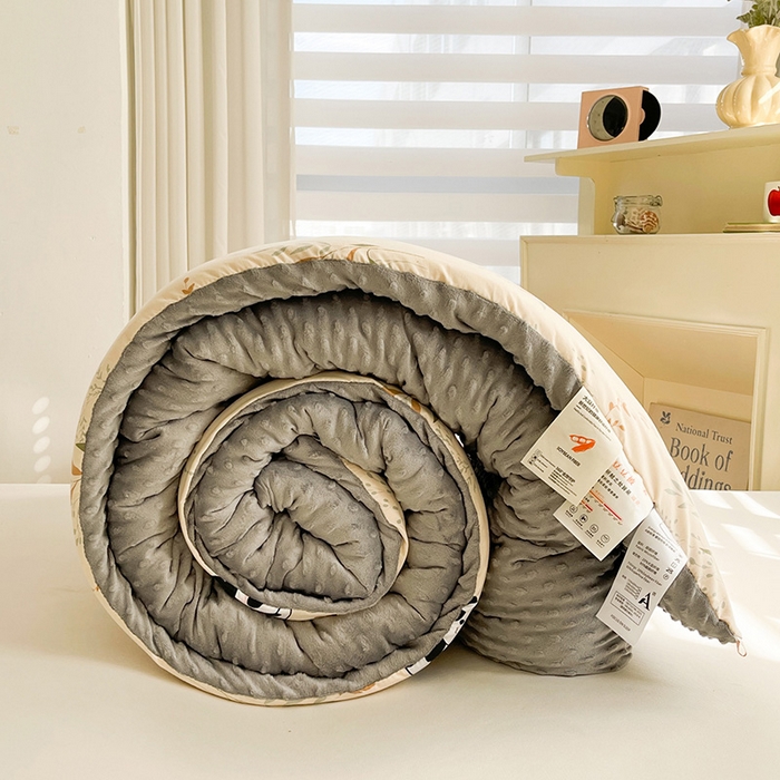 91家纺网 家纺一手货源 找家纺 鑫缘家纺 2025新款亲肤舒适豆豆绒双面大豆被被子被芯 熊猫盼盼