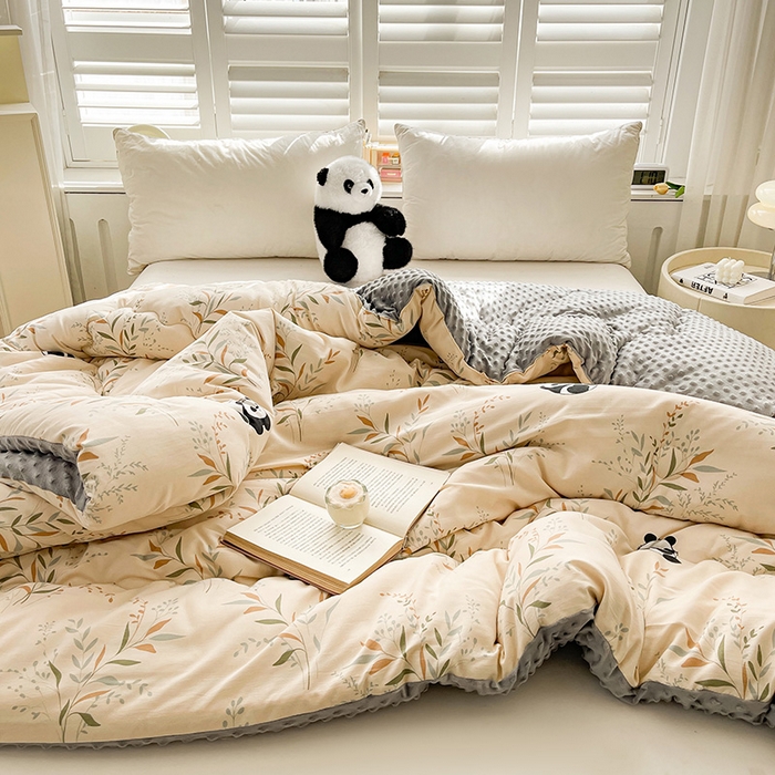 91家纺网 家纺一手货源 找家纺 鑫缘家纺 2025新款亲肤舒适豆豆绒双面大豆被被子被芯 熊猫盼盼