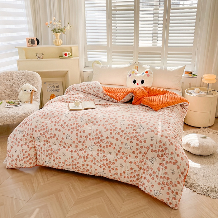 91家纺网 家纺一手货源 找家纺 鑫缘家纺 2025新款亲肤舒适豆豆绒双面大豆被被子被芯 花园萌兔