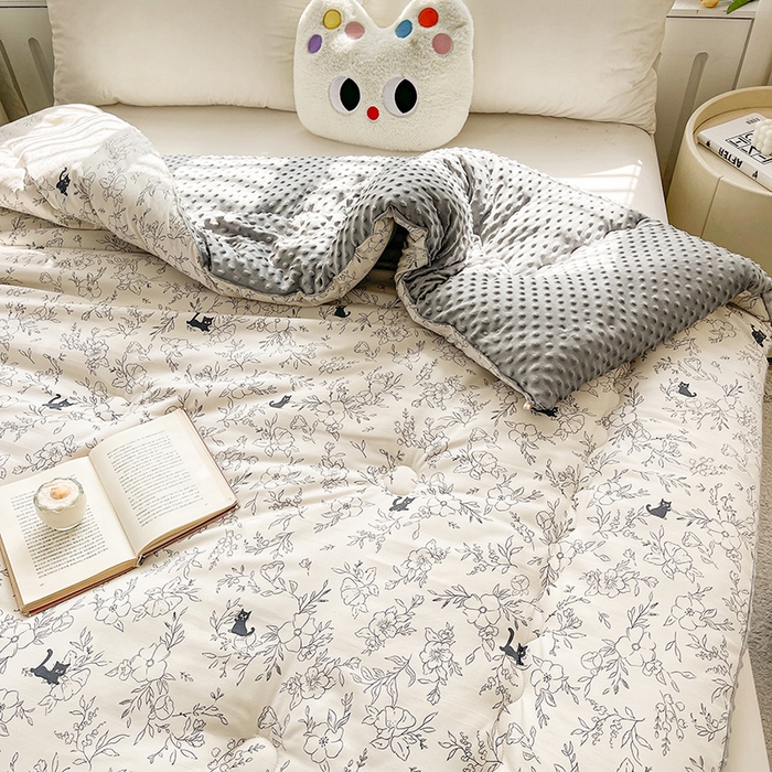 91家纺网 家纺一手货源 找家纺 鑫缘家纺 2025新款亲肤舒适豆豆绒双面大豆被被子被芯 喵呜精灵