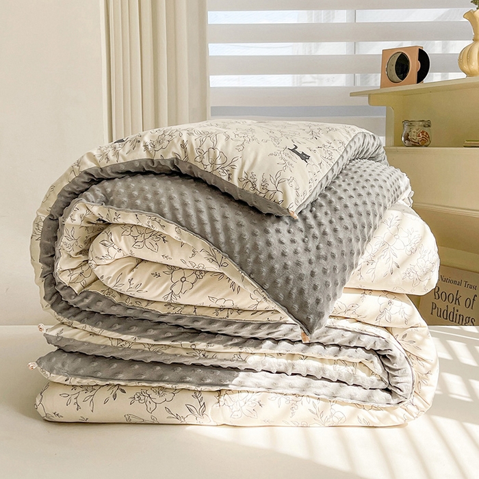 91家纺网 家纺一手货源 找家纺 鑫缘家纺 2025新款亲肤舒适豆豆绒双面大豆被被子被芯 喵呜精灵