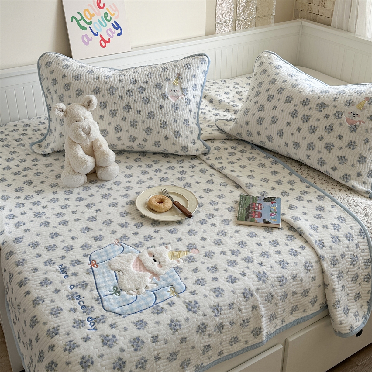 91家纺网 家纺一手货源 找家纺 （总）暖生活 2025新款A类230克加厚牛奶绒贴布绣床盖三件套