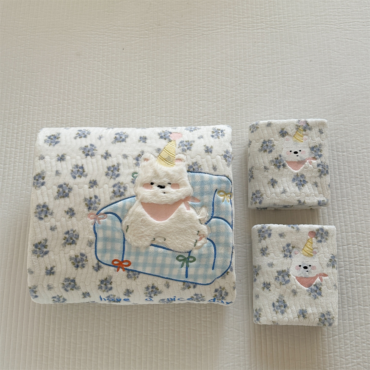 91家纺网 家纺一手货源 找家纺 （总）暖生活 2025新款A类230克加厚牛奶绒贴布绣床盖三件套