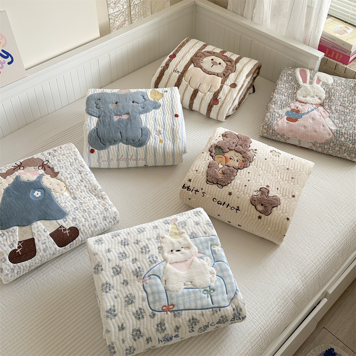 91家纺网 家纺一手货源 找家纺 （总）暖生活 2025新款A类230克加厚牛奶绒贴布绣床盖三件套